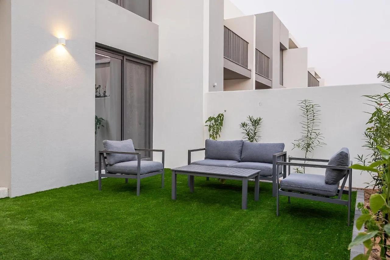 別荘 ドバイ Townhouse With Garden I Tilal Al Ghaf I Newly Furnishedヴィラ
