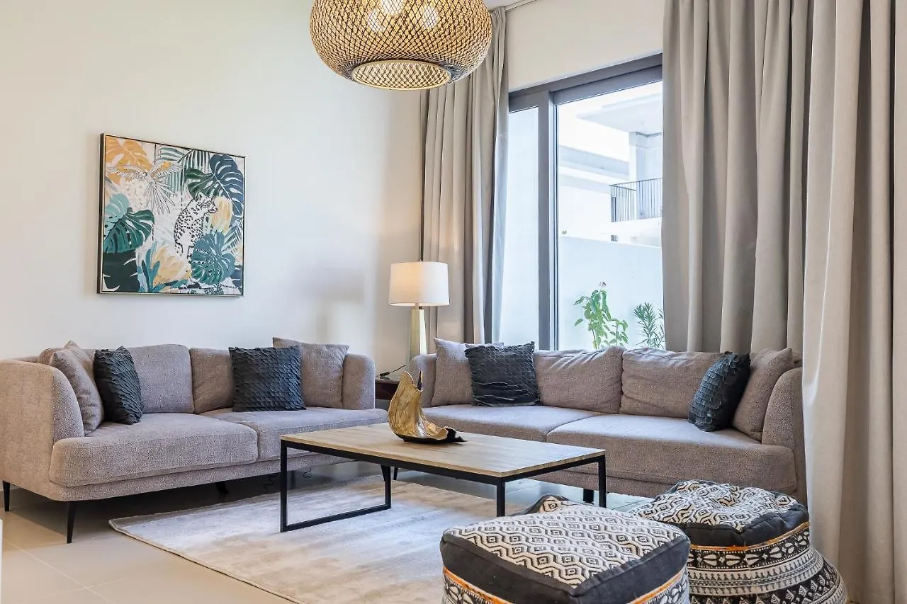 ドバイ Townhouse With Garden I Tilal Al Ghaf I Newly Furnishedヴィラ
